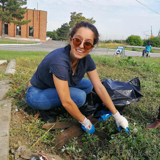 People Power Challenge participant takes part in neighbourhood cleanup program